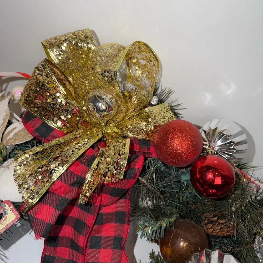 Festive Holiday Wreath with Gold and Red Accents